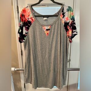 Size 2X Hemish Gray Women's Soft Top with Colorful Print Sleeves. Super comfy!